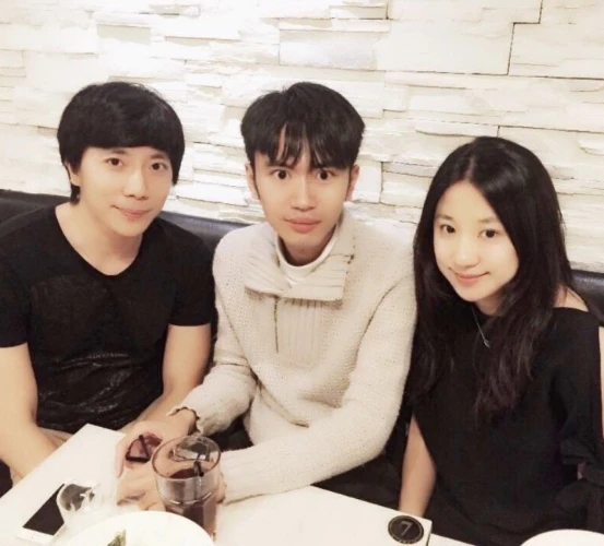 Wealthy! - Track expenses, take photo, and share at one step.